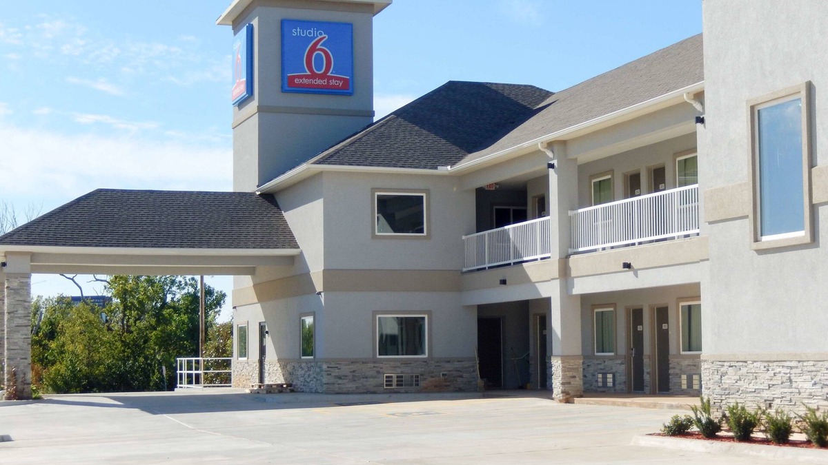 Yukon Hotel | Studio 6 Yukon, OK