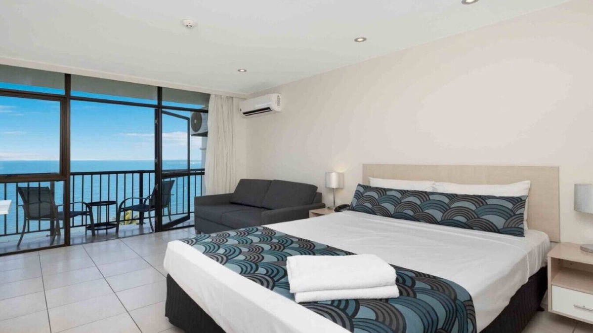 North Ward House | Studio 811 - Picturesque Beachfront Views