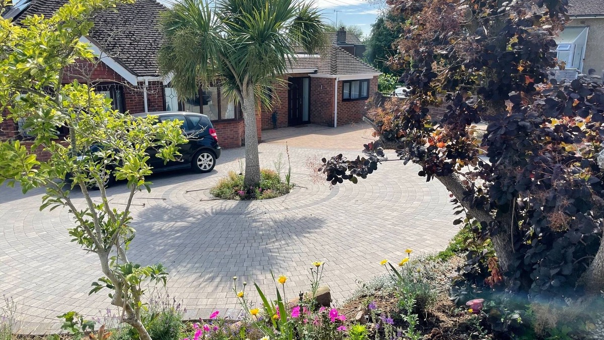 Worthing Apartment | Studio Annie is the Most Relaxing Place to Stay With Free off Road Parking
