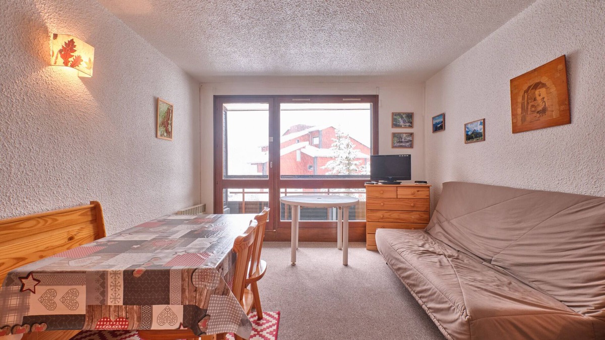 Correncon-en-Vercors Apartment | Studio Apartment 'Herbouilly' with Mountain View and Balcony