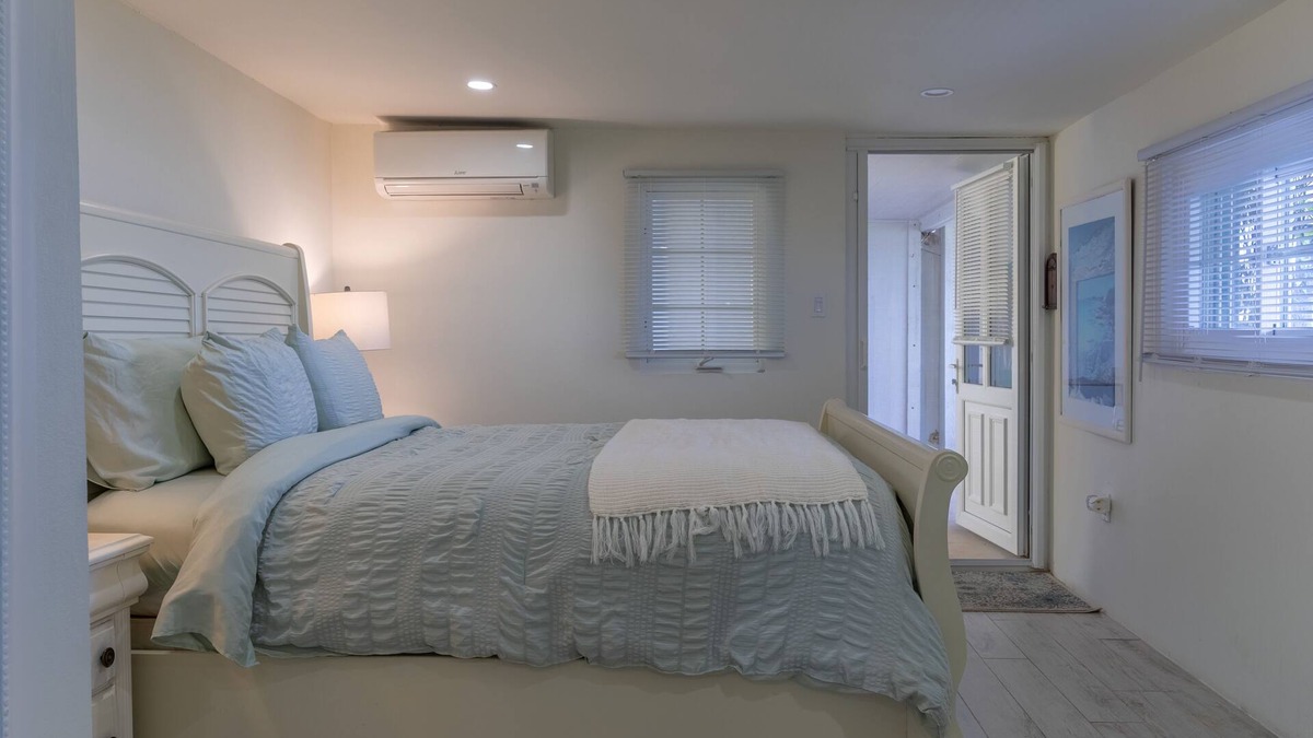 Southampton Apartment | Studio Apartment above Horseshoe Bay Beach
