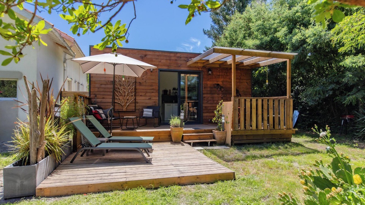 Grayan-Et-L'Hopital Apartment | Studio Apartment 'Chalet Nature' with Private Terrace, Wi-Fi and Air Conditioning