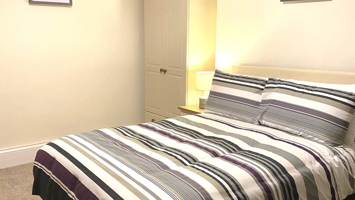 Weston-super-Mare Apartment | Studio Apartment with private bathroom