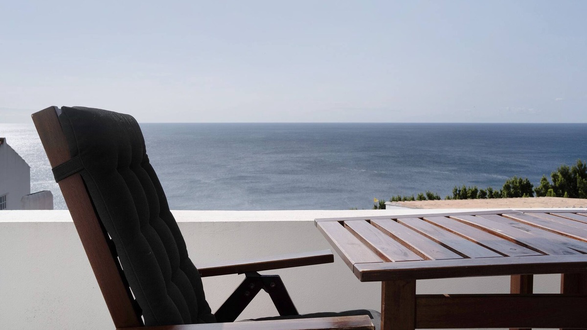 Calheta de Nesquim Apartment | Studio Apartment 'Casa Da Vigia Estúdio Vista Mar' with Sea View, Private Garden and Wi-Fi