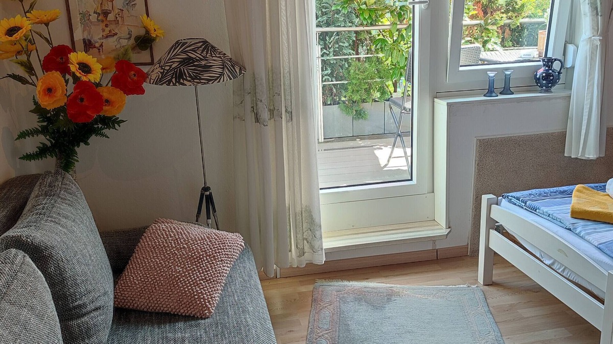 Meckenbeuren Apartment | Studio Apartemnt 'B + E Röck' with Private Balcony and Wi-Fi