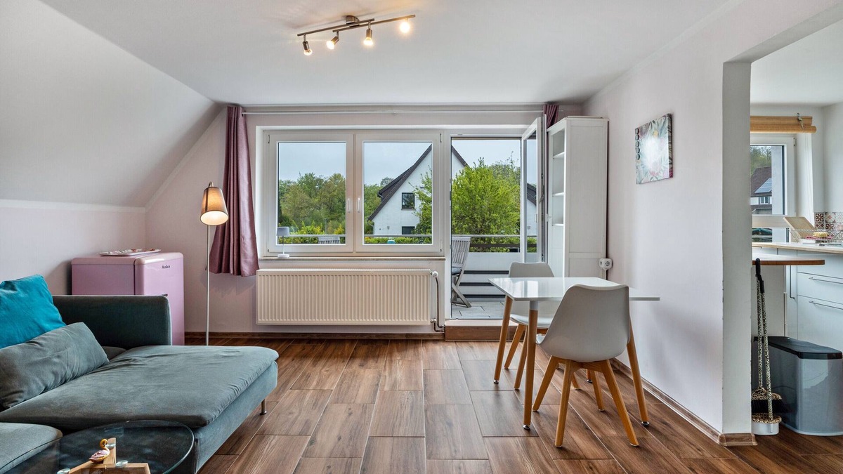 Bad Meinberg Apartment | Studio Apartment 'Ruhiges Apartment' with Balcony and Wi-Fi