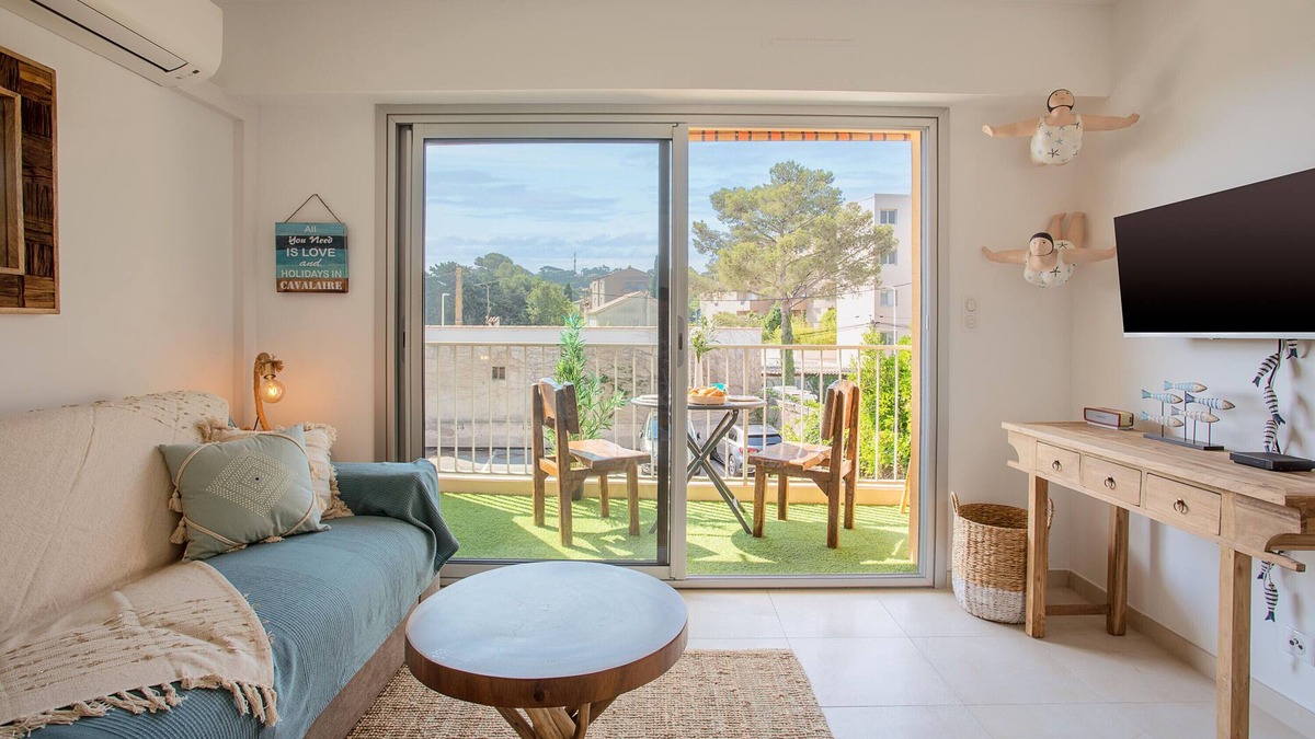 Cavaliere Apartment | Studio Apartment "Golfe De Saint Tropez" with Balcony, A/C & Wi-Fi