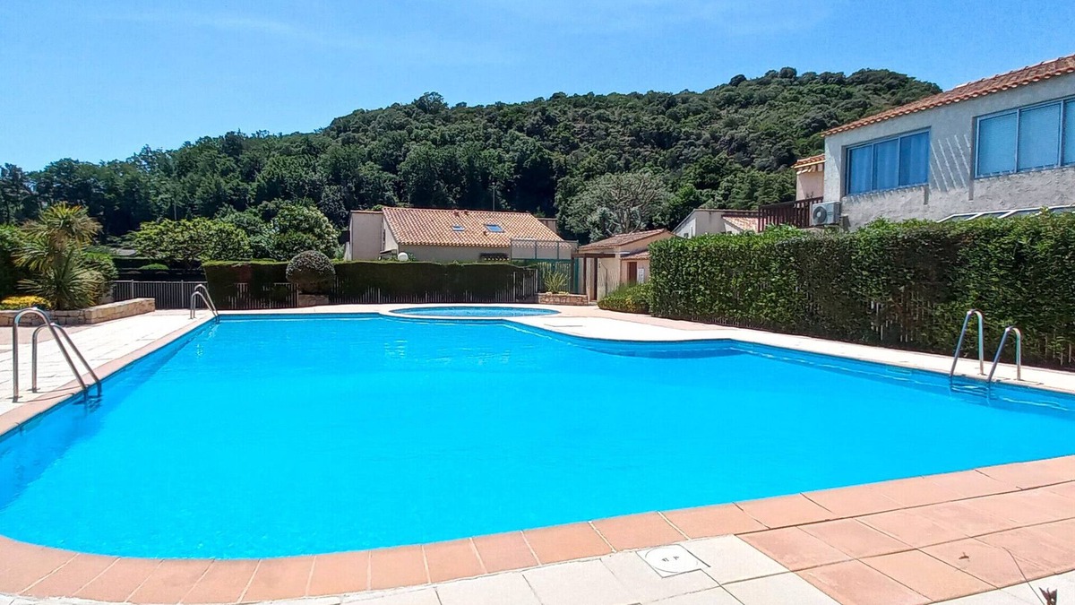 Bastide Giraud Apartment | Studio Apartment 'Cocoon Hut - Terrace - Pool' with Shared Pool, Wi-Fi and Air Conditioning