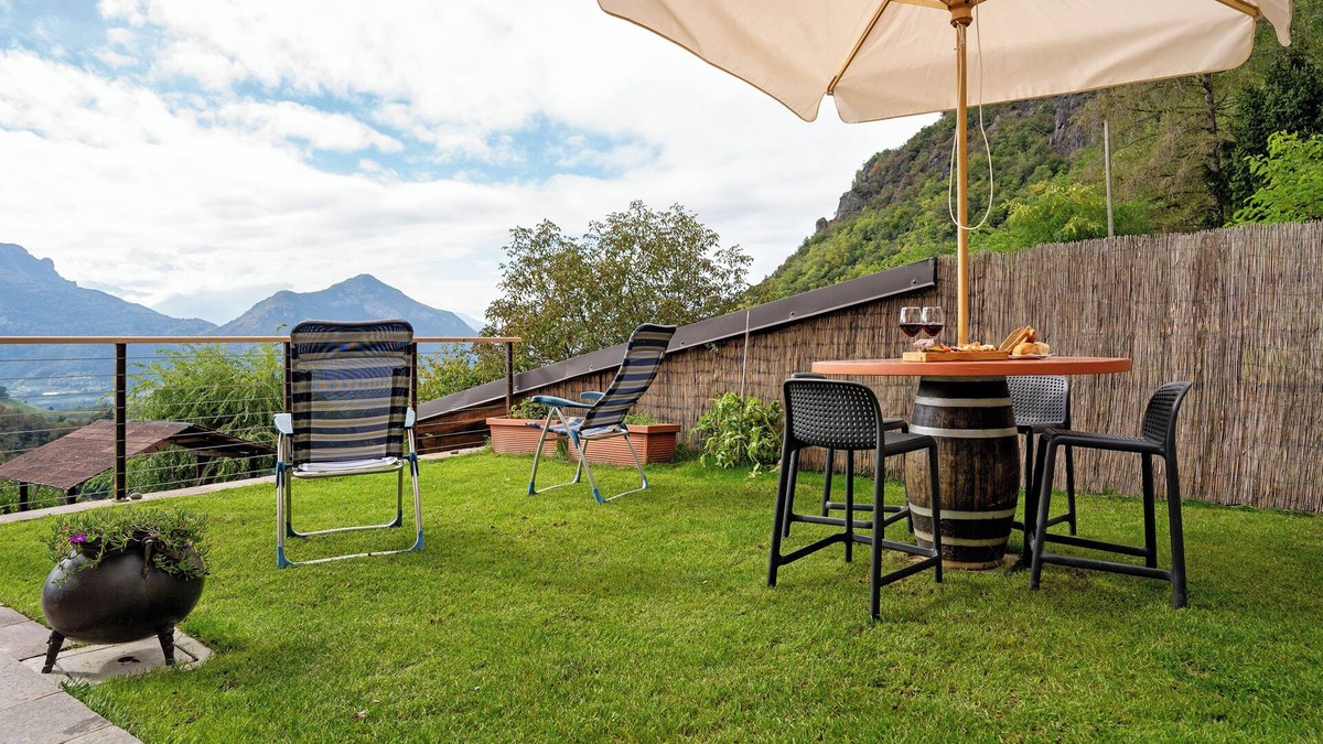 Pergine Valsugana Apartment | Studio Apartment 'Maso Plocech App Vacanze' with Lake View, Private Garden and Wi-Fi