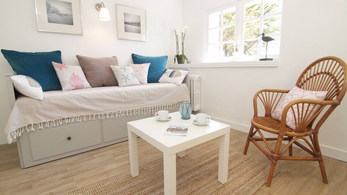 Clohars-Carnoet Apartment | Studio Apartment 'Villa Prat Bras - Vue Mer' with Sea View, Shared Garden and Wi-Fi