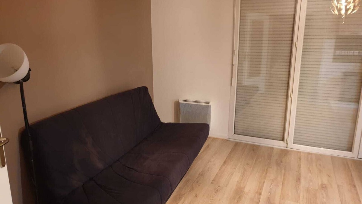 Rosny-sous-Bois Apartment | Studio Apartment 'Proche Rer E' with Balcony