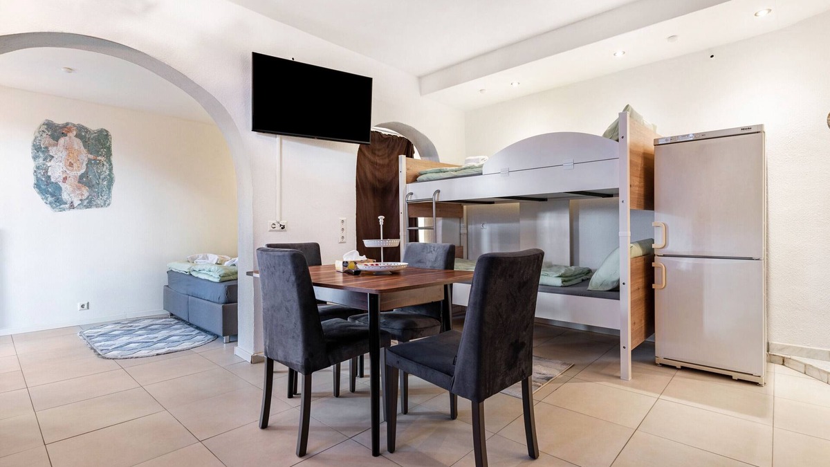 Rheinhausen Apartment | Studio Apartment '1' with Shared Terrace and Wi-Fi