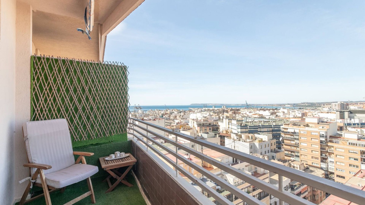 Alicante Apartment | Studio Apartment "176" with Sea View, Balcony & Wi-Fi