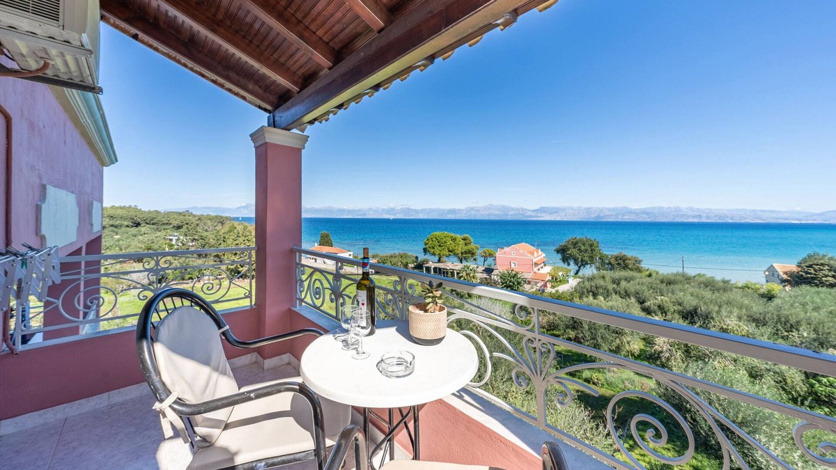 Astrakeri Apartment | Studio Apartment '8' with Sea View, Wi-Fi and Air Conditioning