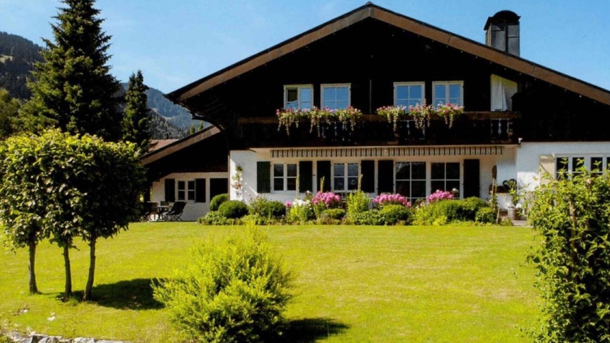 Bolsterlang Apartment | Studio Apartment 'Appartement Braun 3' with Mountain View, Balcony and Wi-Fi