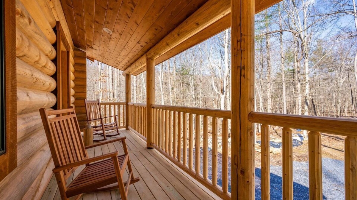 Dickerson Apartment | Studio apartment at Sugarloaf Log House