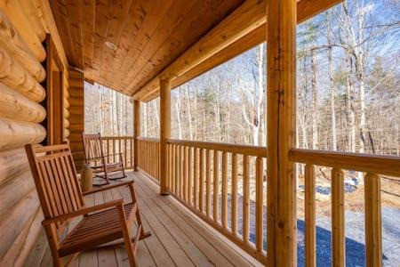 Dickerson Apartment | Studio apartment at Sugarloaf Log House