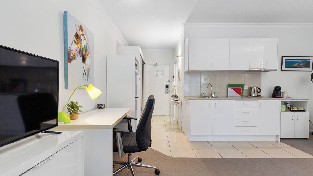 Port Douglas Apartment | Studio Apartment, Kitchenette,Heated Pool,Free WIFI, 65 Inch TV, Walk to Beach