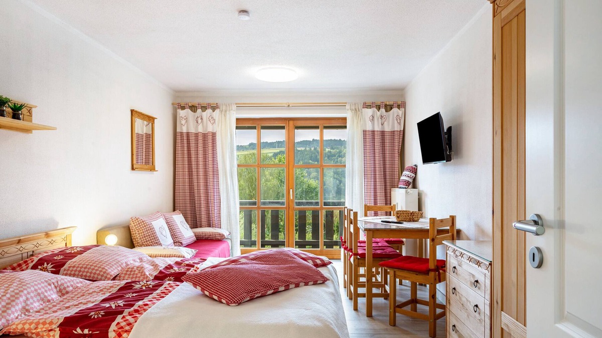 Obernzell Apartment | Studio Apartment 'Auszeit Am Fluss - Donau' with Balcony