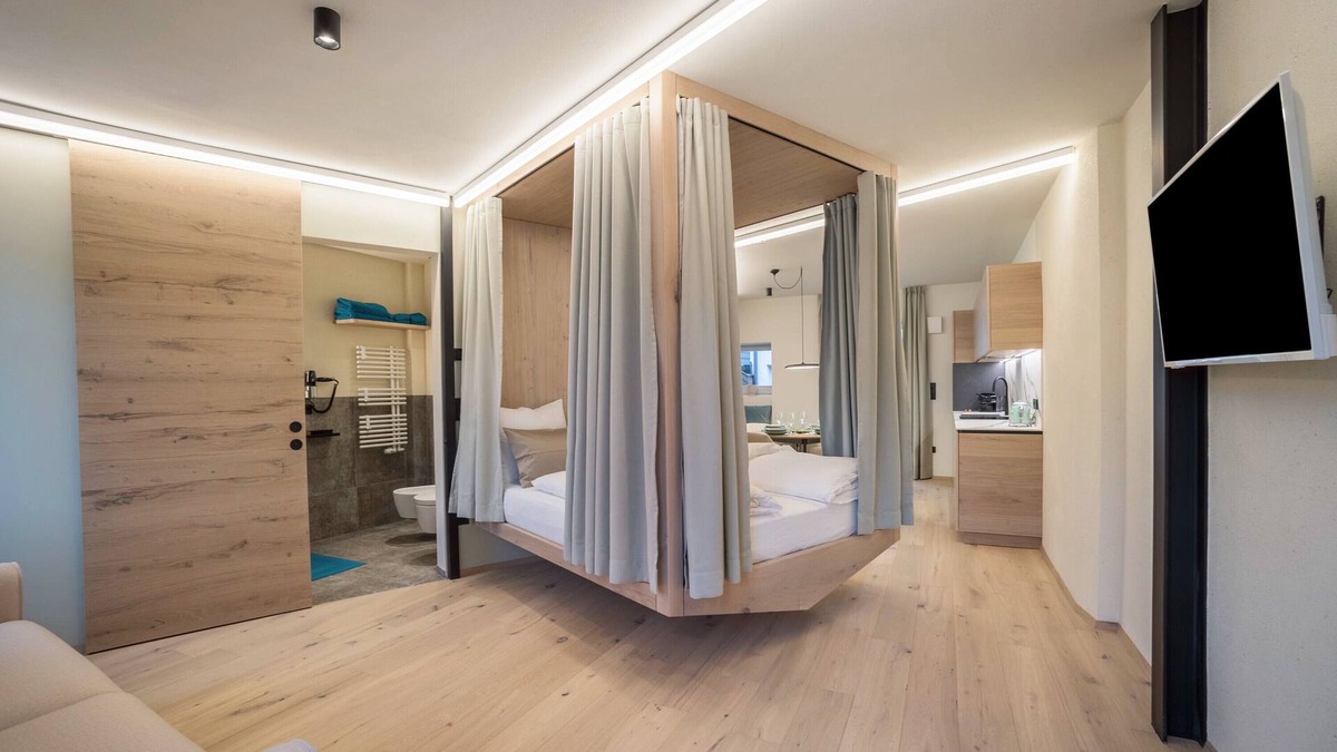 Old Town Apartment | Studio Apartment 'Avia Living Teresa' with Mountain View and Wi-Fi