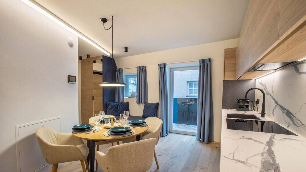 Old Town Apartment | Studio Apartment 'Avia Living Maria' with Mountain View, Balcony and Wi-Fi