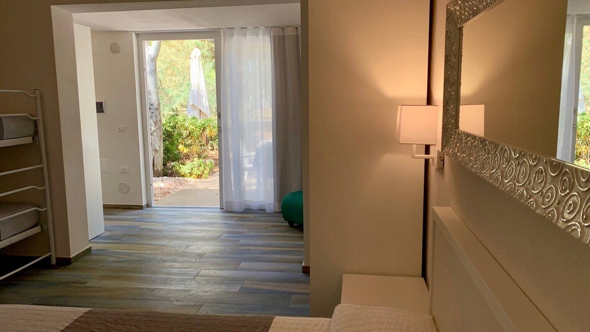 Chiesiola Apartment | Studio Apartment 'Baia Falcone-Villetta Mare 106' with Sea View, Wi-Fi and Air Conditioning