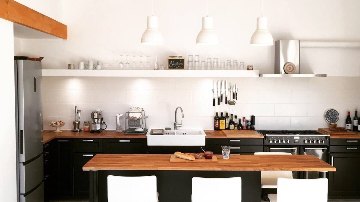 Mison Apartment | Studio apartment built in a 16th century barn in the foothills of the Alps