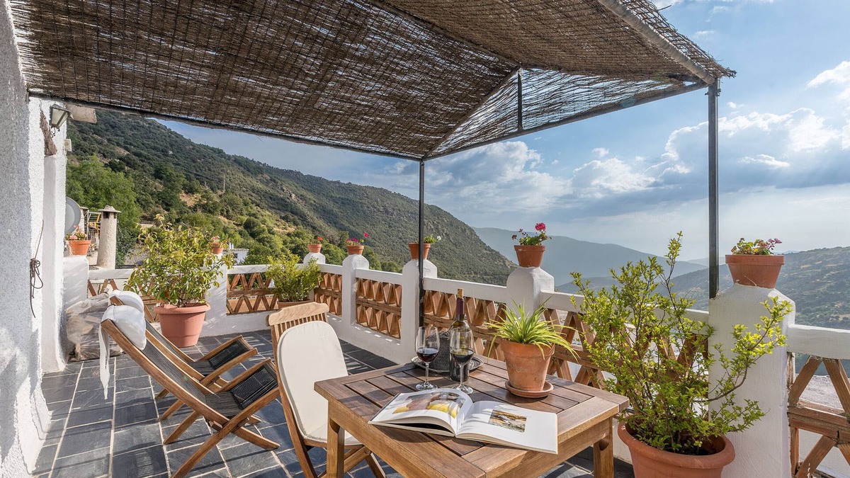 Bubion Apartment | Studio Apartment 'Casa Belmonte' with Sea View, Private Terrace and Wi-Fi