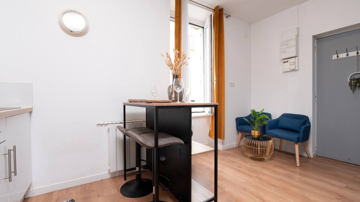 Lorient Apartment | Studio Apartment '- Centre - Gare - Fibre' with Wi-Fi