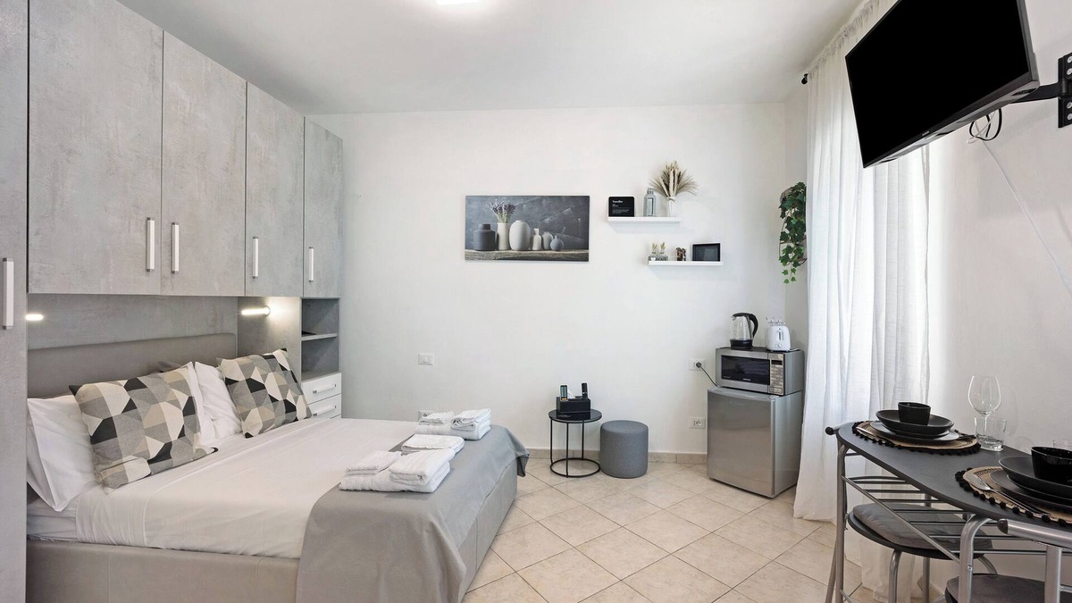 Altare Apartment | Studio Apartment 'Edda's Apartment' with Balcony, Wi-Fi and Air Conditioning