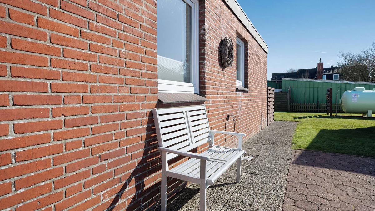 Suederhafen Apartment | Studio Apartment 'Ferienwohnung Friesenkoje' with Private Terrace, Shared Garden and Wi-Fi