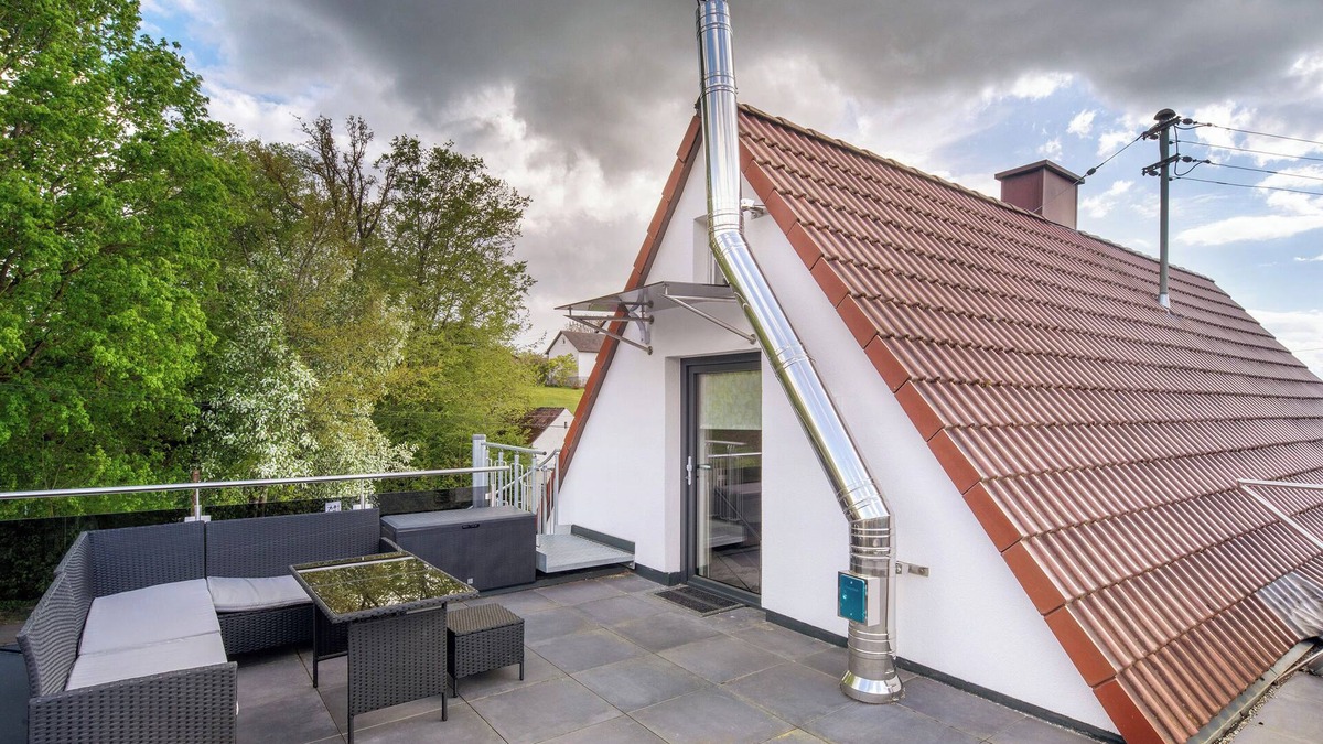 Guenzburg Apartment | Studio Apartment 'Ferienwohnung Erhardt' with Private Terrace and Wi-Fi