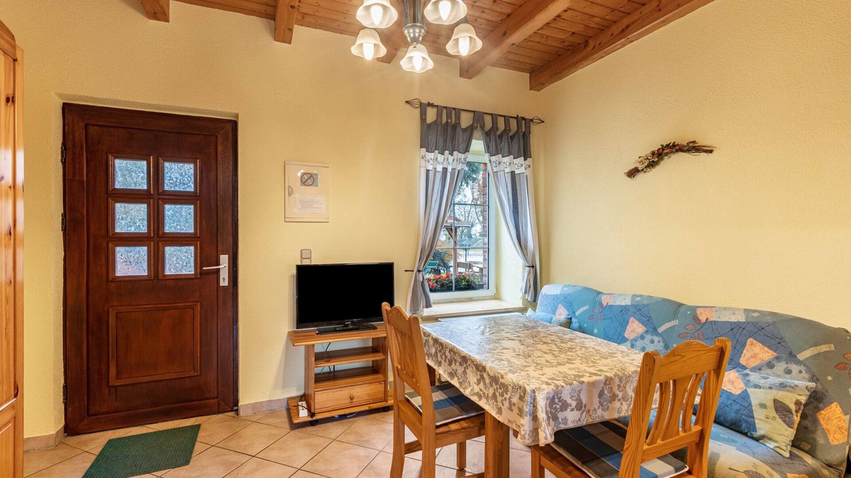 Krostitz Apartment | Studio Apartment 'Ferienwohnung Nr 4 Walnuss' with Shared Garden and Wi-Fi