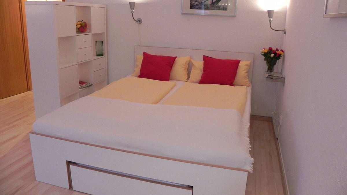 Ravensburg Apartment | Studio apartment "Garden II", underground parking, balcony, central, clinic on foot (EK/OSK)