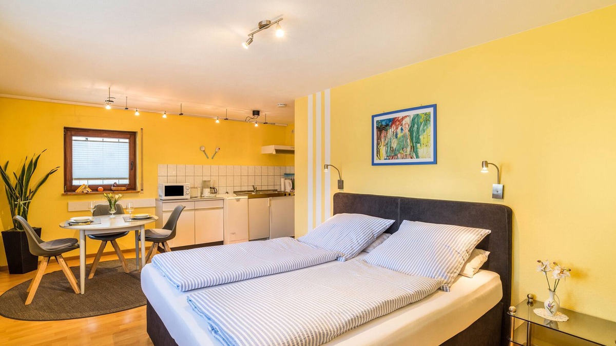 Scheuern Apartment | Studio Apartment 'Gernsbach' with Private Terrace and Wi-Fi