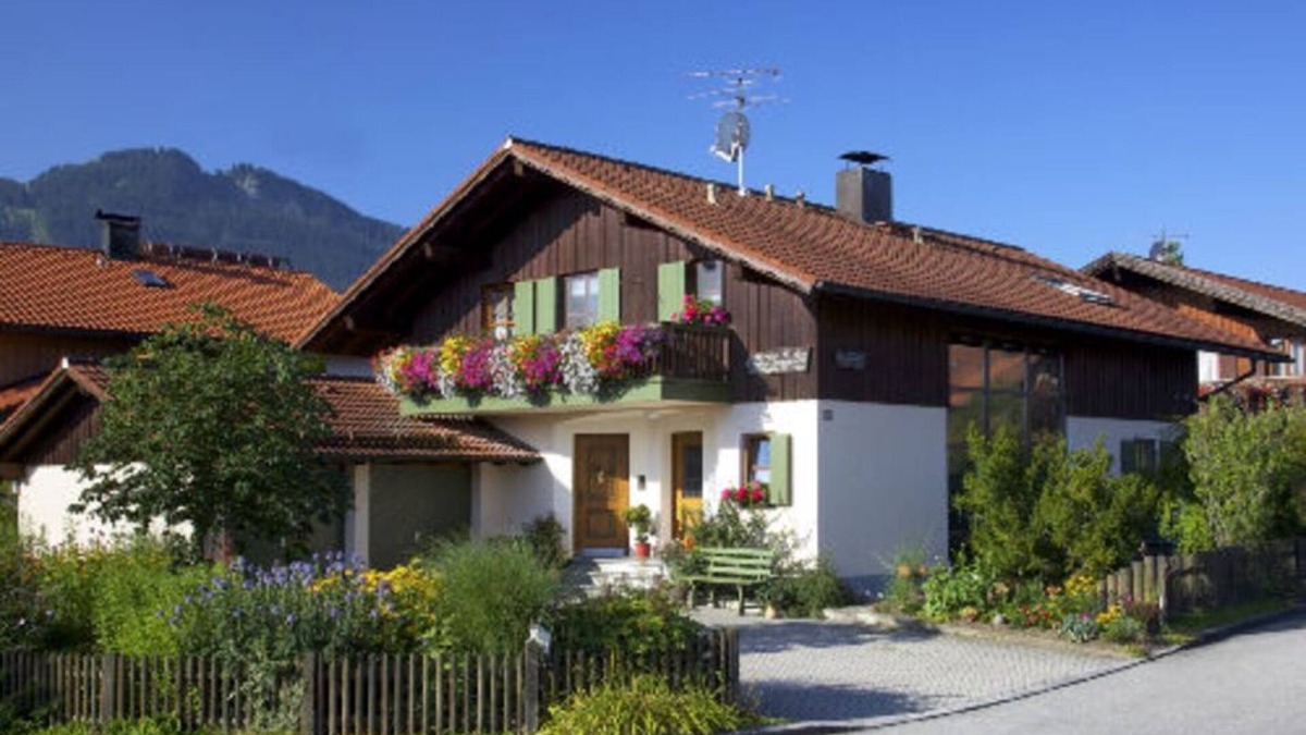 Nesselwang Apartment | Studio Apartment 'Haus Miller' with Private Terrace, Private Garden and Wi-Fi