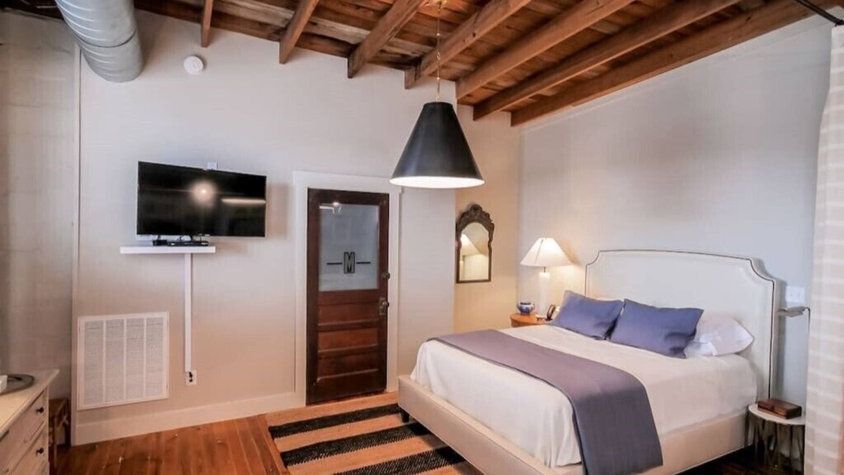 Ashland City Apartment | Studio apartment in the Merchantile