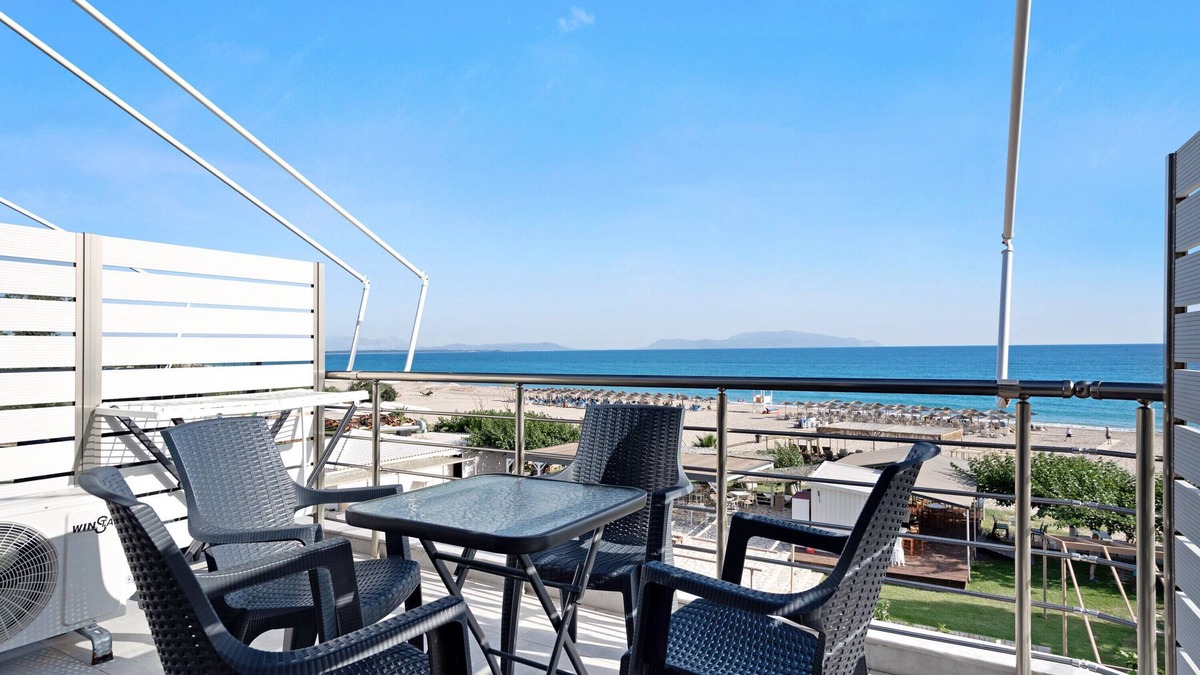 Pidima Kyras Apartment | Studio Apartment 'Iguana 17' with Sea View, Wi-Fi and Air Conditioning