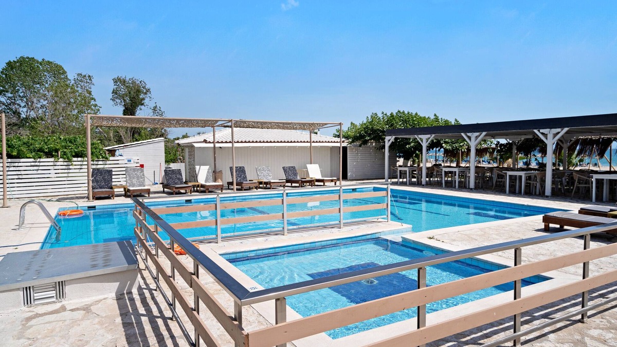 Pidima Kyras Apartment | Studio Apartment 'Iguana 16' with Sea View, Wi-Fi and Air Conditioning