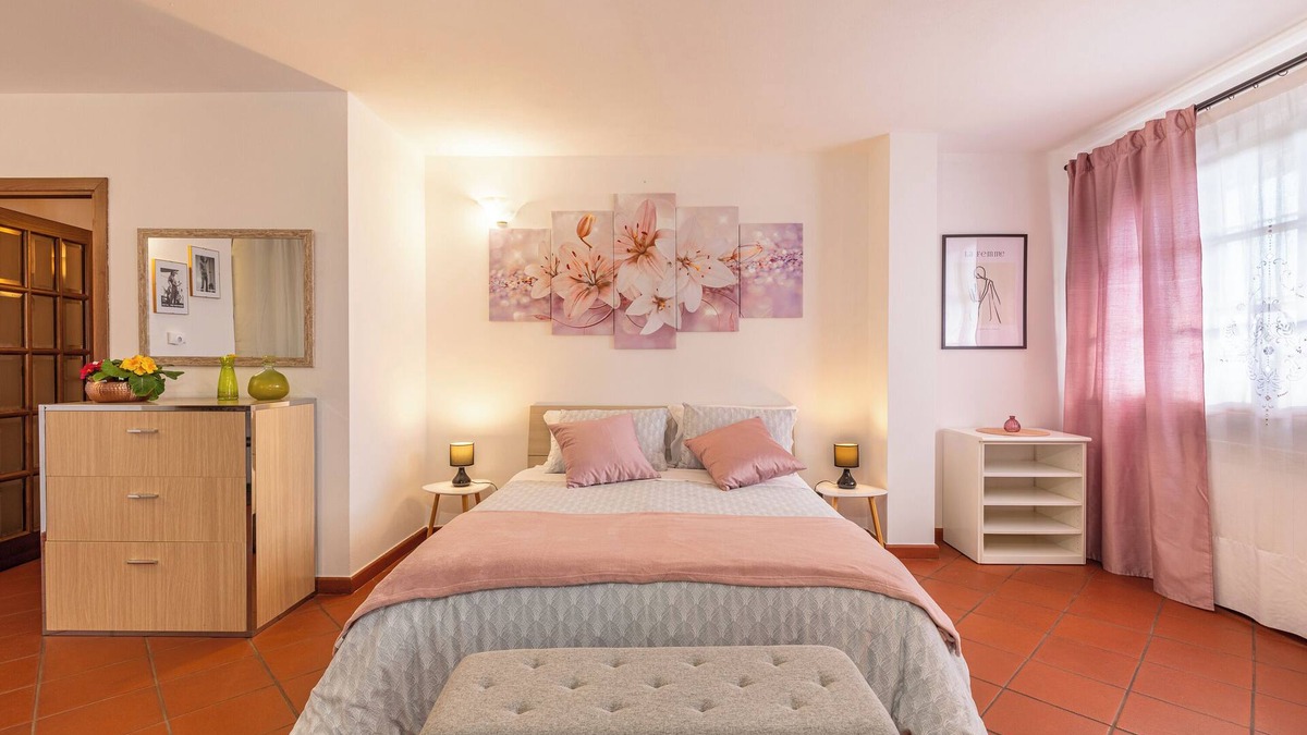 Sinalunga Apartment | Studio Apartment "Il Colle dei Frati" with Private Terrace & Wi-Fi