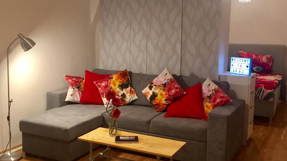 Graz City Centre Apartment | Studio apartment in the heart of Graz's old town -kitchen, bathroom, WC, balcony