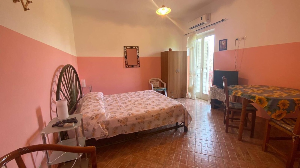 Gioiosa Marea Apartment | Studio apartment in a holiday home in Sicily, between sea and countryside, Gioiosa Marea