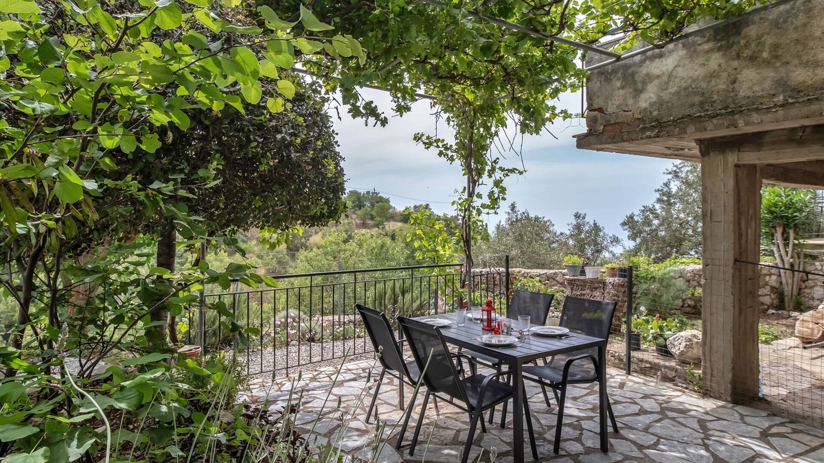 Drimonas Apartment | Studio Apartment 'Kerkis Apartment' with Mountain View, Wi-Fi and Air Conditioning