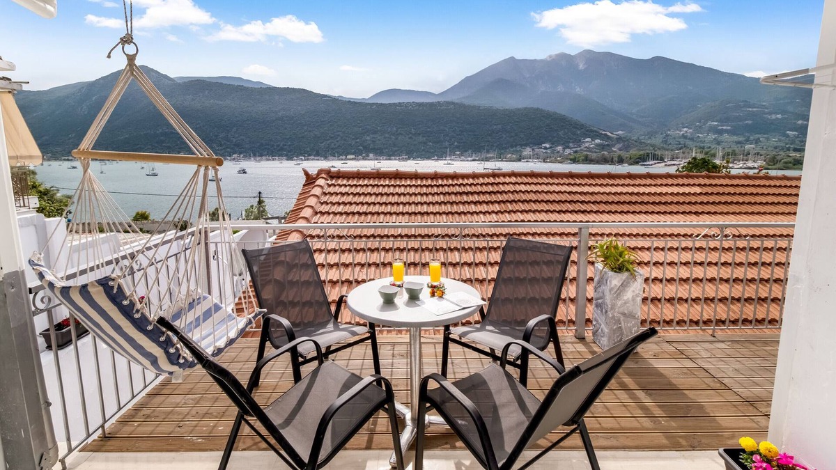 Geni Apartment | Studio Apartment "King 5" with Sea View, Shared Pool & Wi-Fi