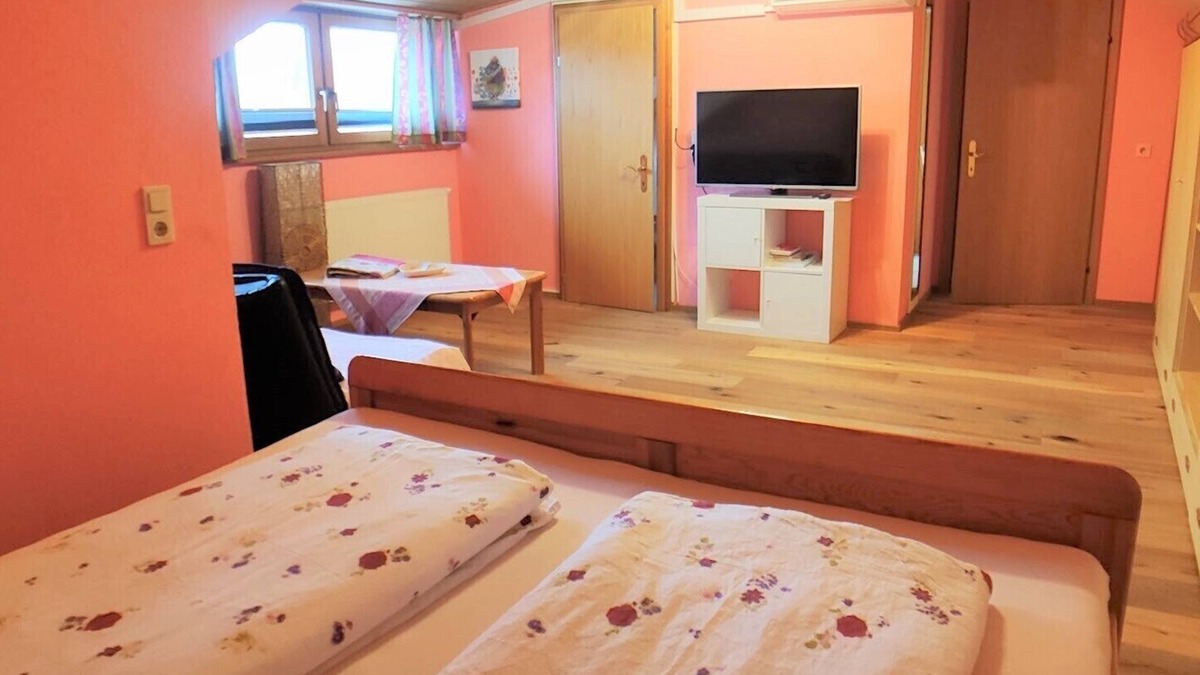 Klopein am Klopeiner See Apartment | Studio Apartment 'Landhaus Noreia - Studio 2-3' with Mountain View, Wi-Fi and Air Conditioning