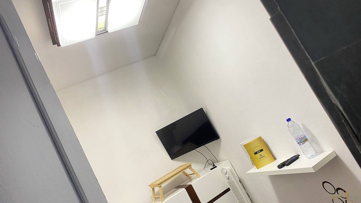 Lubango Apartment | Studio apartment, living room, bathroom
