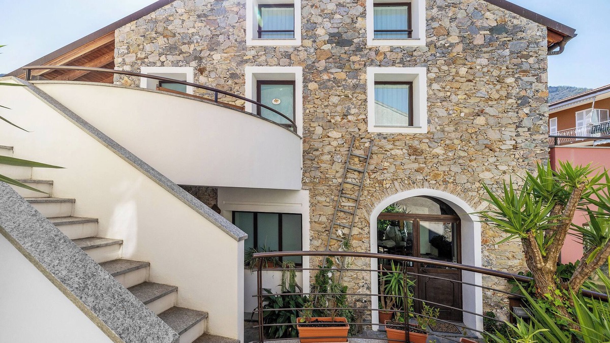 Toirano Apartment | Studio Apartment 'Melograno Agriturismo La Ferla' with Wi-Fi and Air Conditioning