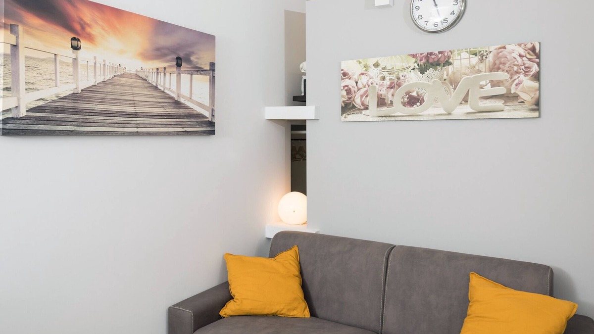 Chianchitta-Trappitello House | Studio Apartment "Monolocale Glicine" with Balcony & A/C