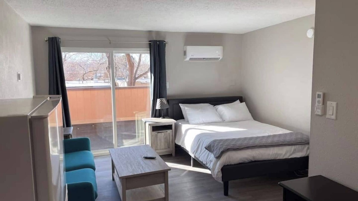 University Heights Apartment | Studio apartment Near UNM, Nob-Hill and downtown.