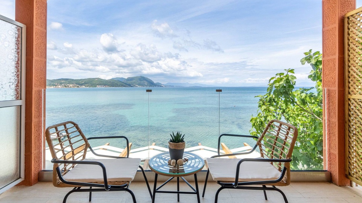 Agia Pelagia Chlomou Apartment | Studio Apartment 'Nikos Seaside 5' with Sea View, Wi-Fi and Air Conditioning